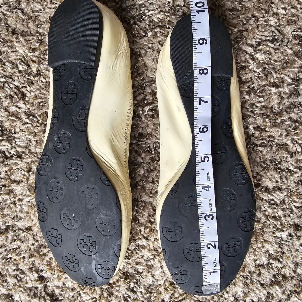 Tory Burch Women's Cream Patent Leather Ballerina Flats‎ Size 8-8.5